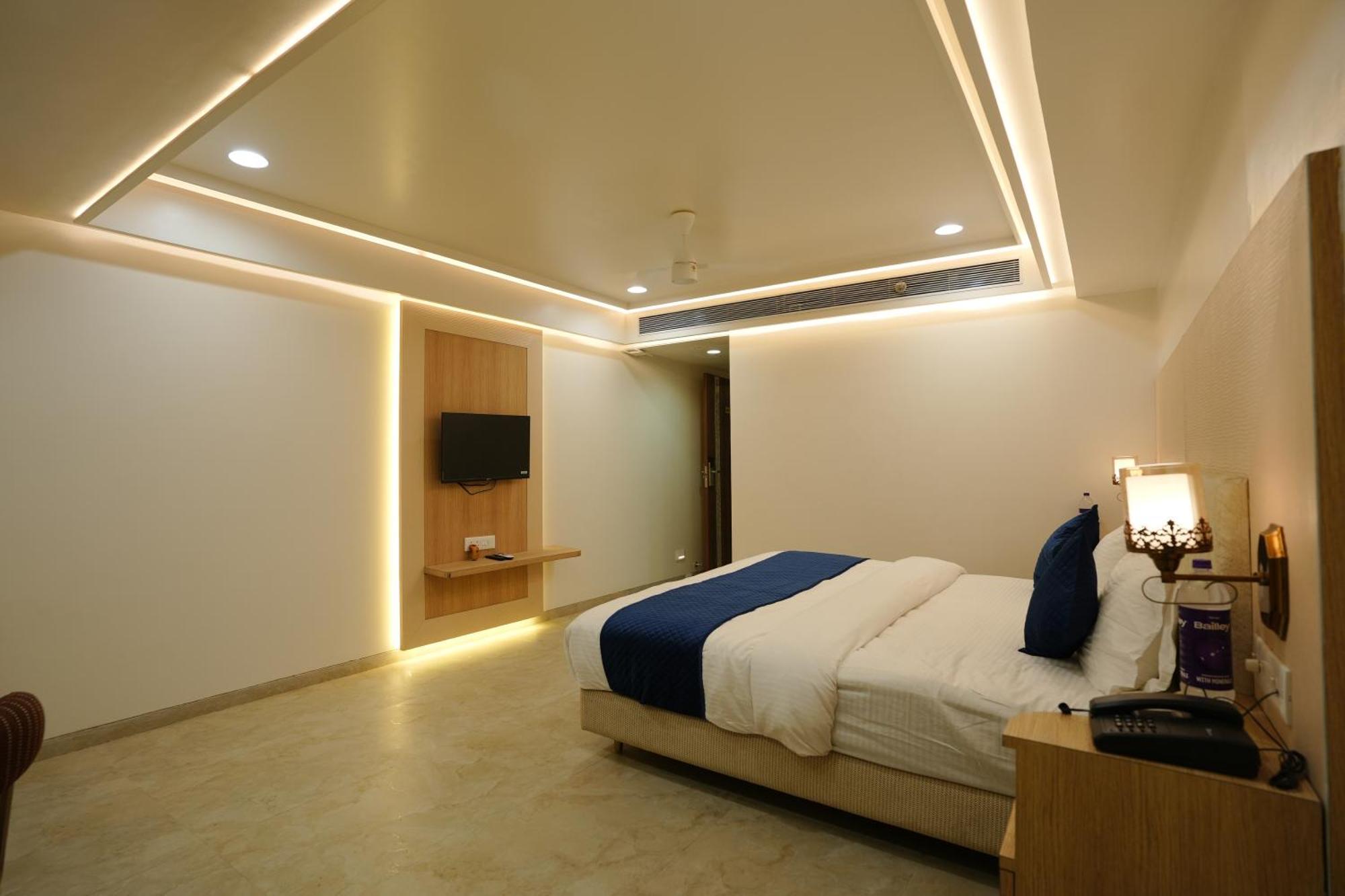 Hotel 6 Seasons, Koregoan Park, Pune Exterior photo