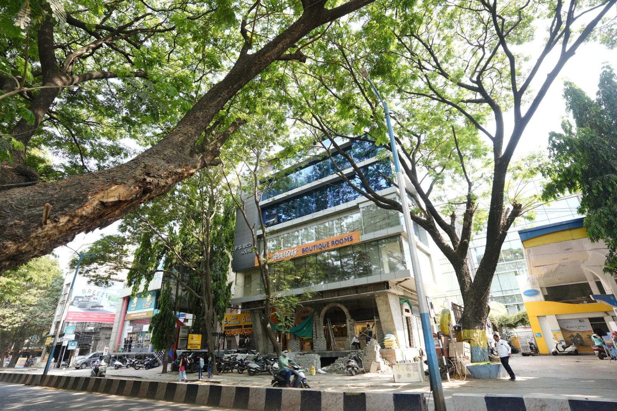 Hotel 6 Seasons, Koregoan Park, Pune Exterior photo